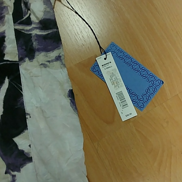 Simply Vera Vera Wang Abstract Top - Picture 7 of 8